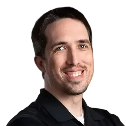 Chris_web-transformed An IT expert with a smile in a black shirt.