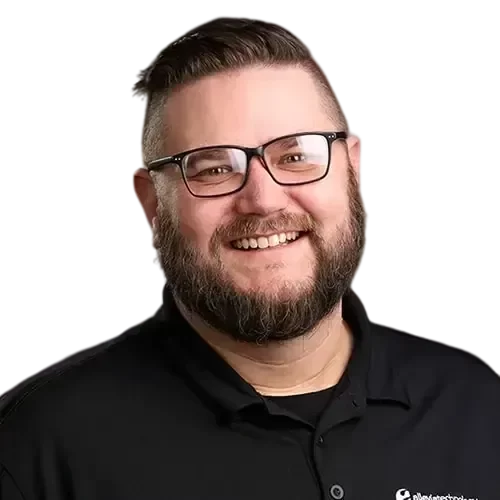 curt_web-transformed An IT expert with glasses and a beard smiling for the camera.